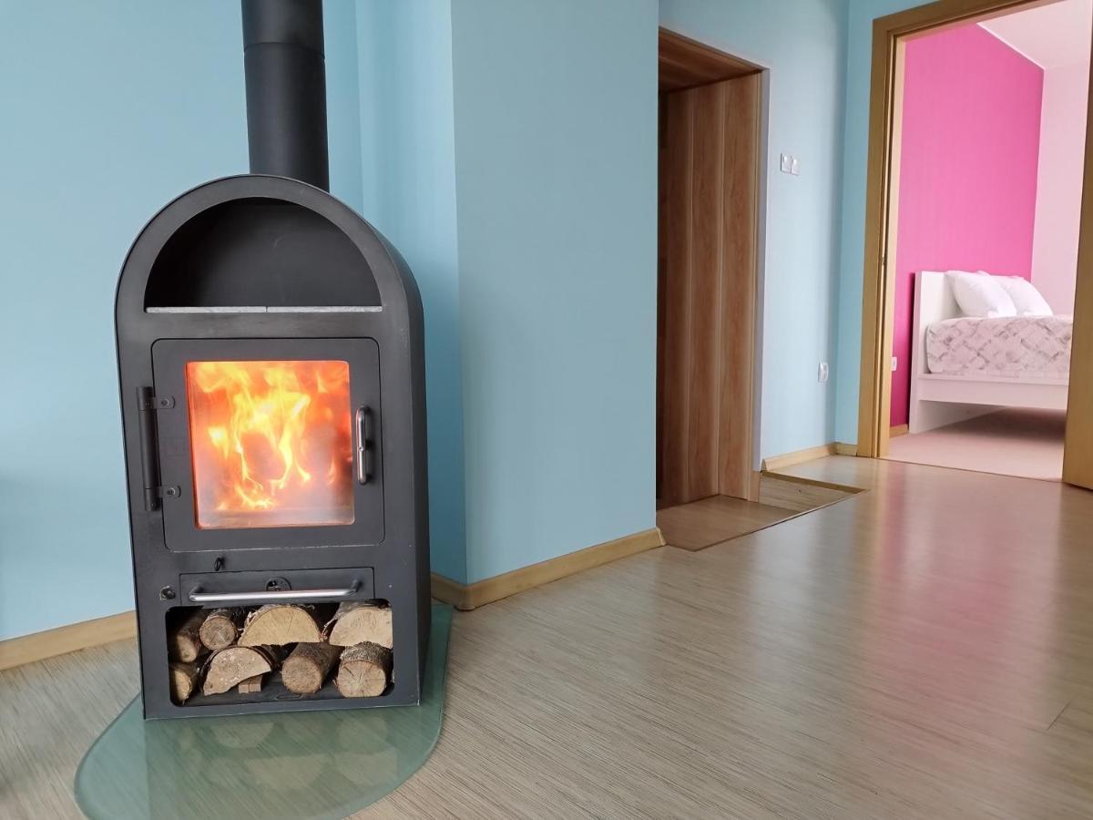 Spacious & Cozy Apartment With Forest View Zapyskis Kültér fotó