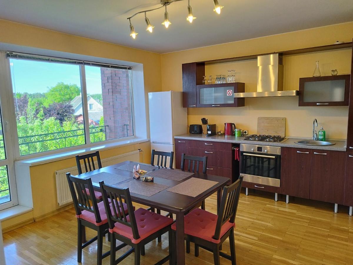 Spacious & Cozy Apartment With Forest View Zapyskis Kültér fotó