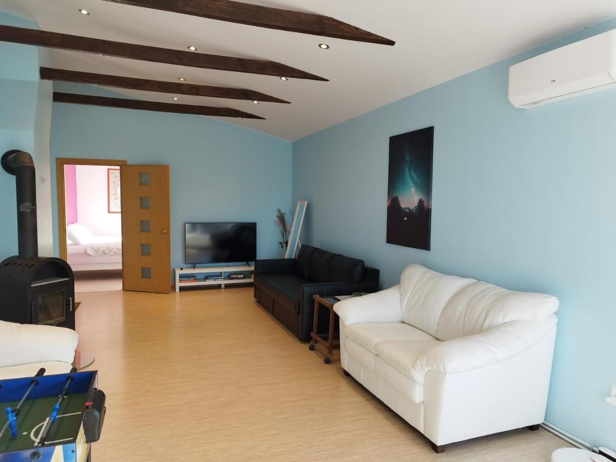 Spacious & Cozy Apartment With Forest View Zapyskis Kültér fotó
